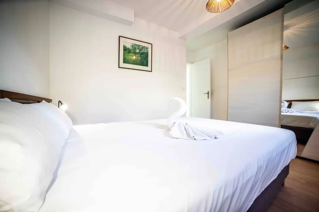 Photos de la chambre cosy et fonctionnelle dans la villa de luxe à la Grande Motte